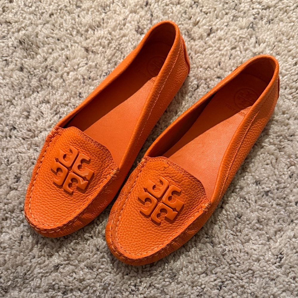 TORY BURCH 🆕 NWT Orange Leather Driver  Loafers Size 6 / Casual Luxury Flats